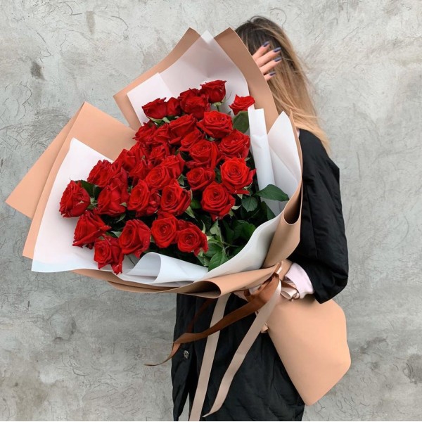 Букет з червоних троянд "Трепетне кохання"