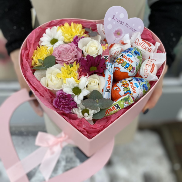 Коробка цветов и сладостей "Валентинка"