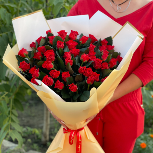 Букет из 51 изысканной розы " Габриэлла" 