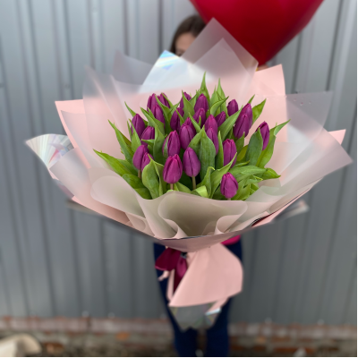 Букет із 25 фіолетових тюльпанів